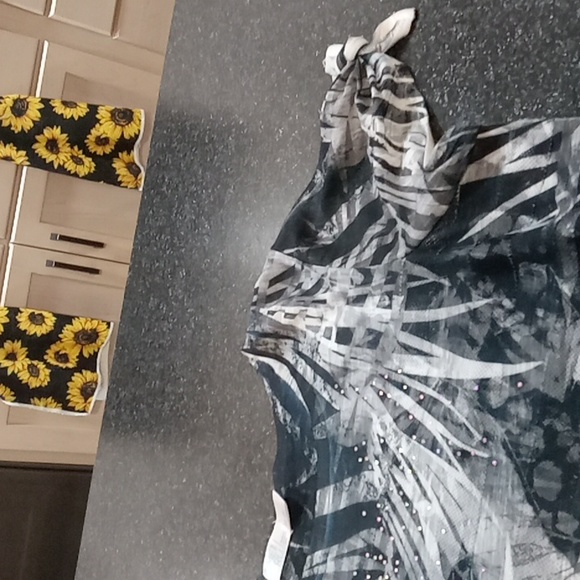 Womans summer blouse - Picture 2 of 3